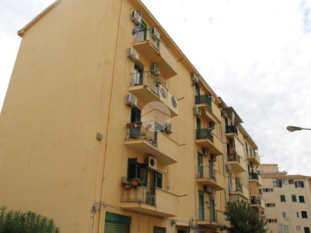 2 bedrooms Apartment in Palermo, Italy No. 356693