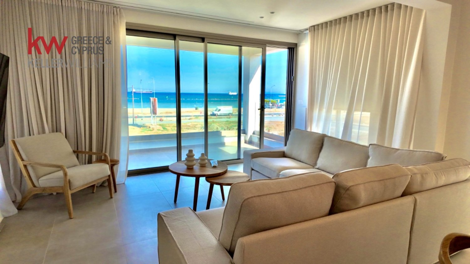 Квартира с 2 спальнями в Ливадия, Кипр № 26806