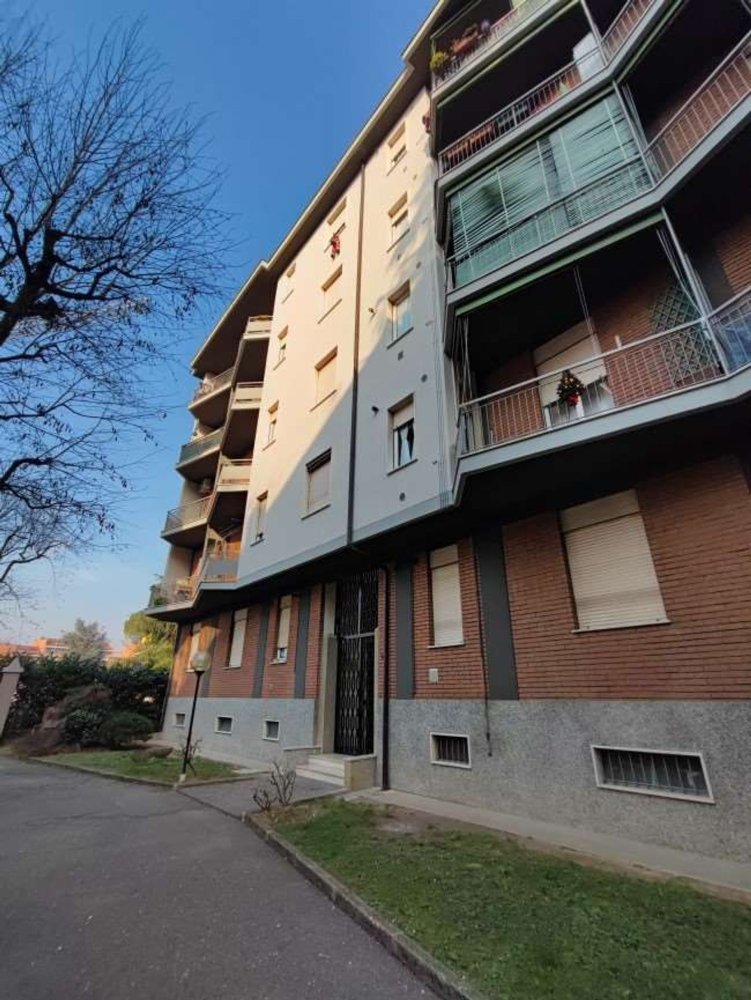 3 rooms Apartment in Bergamo, Italy No. 153147