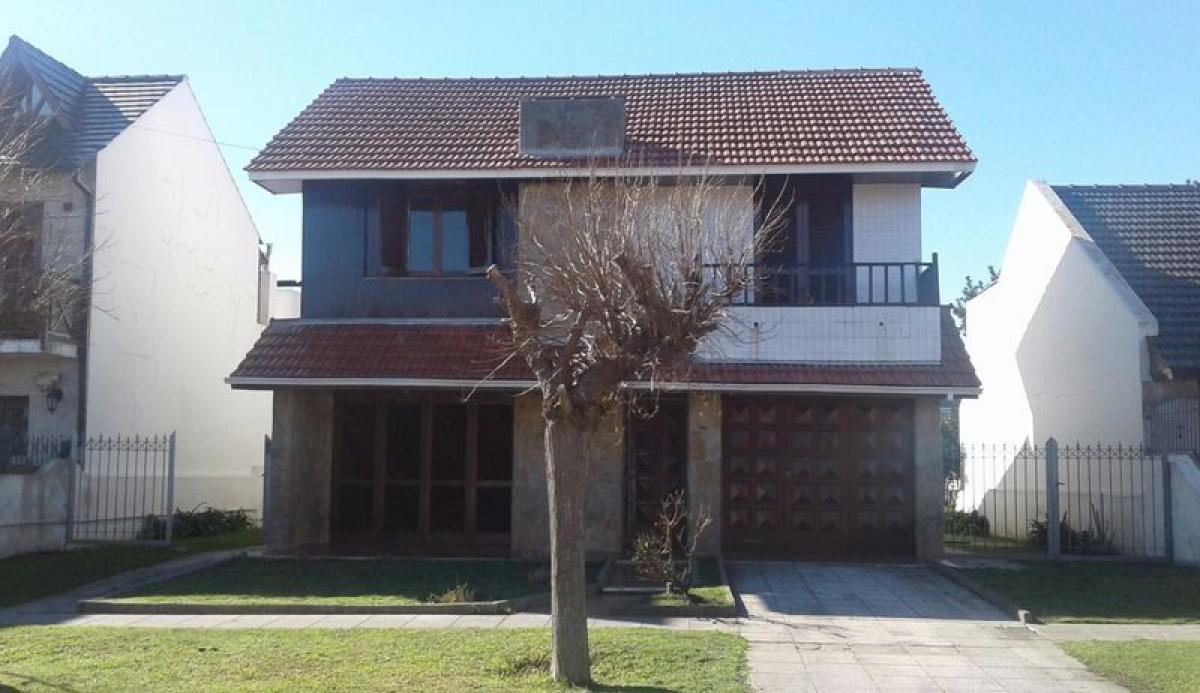 4 bedrooms House in Mar del Plata, Argentina No. 67987