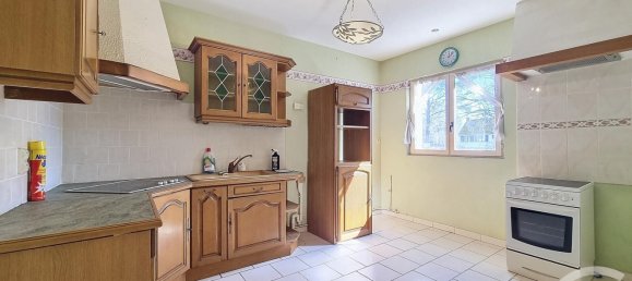 Casa de 5 dormitorios en La Ferte-Saint-Aubin, France No. 274537 2