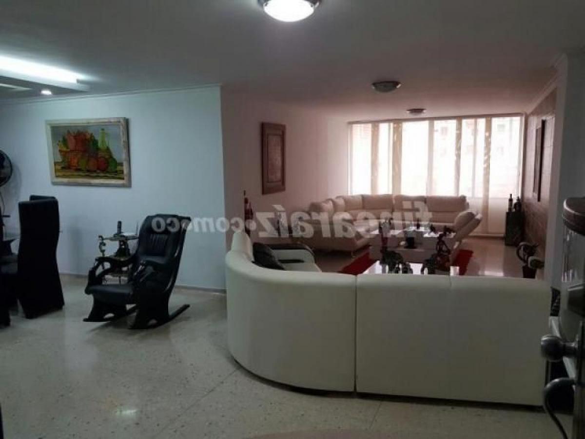 Casa de 5 dormitorios en Atlántico, Colombia No. 2836