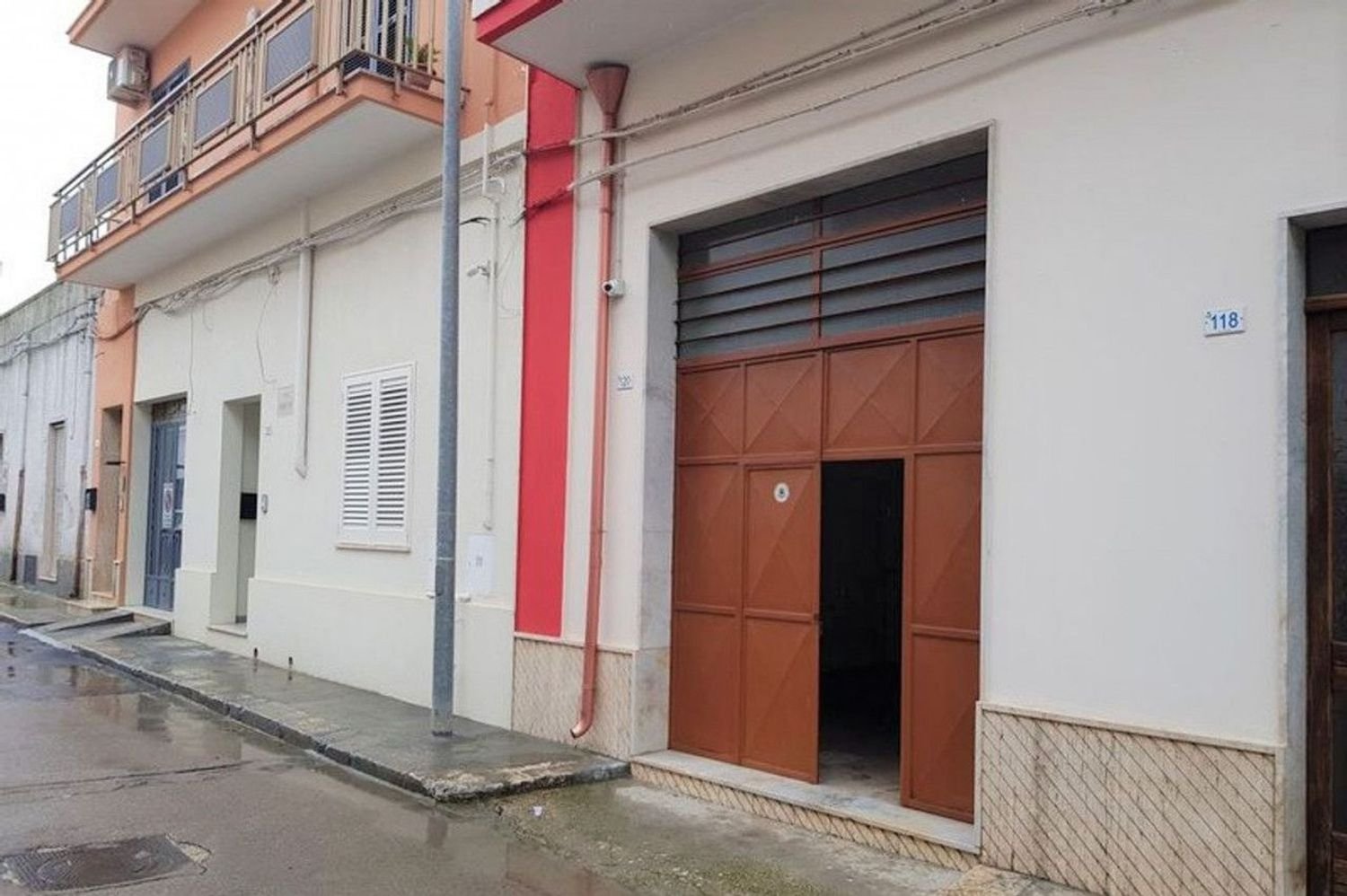  عقار تجاري في San Donaci, Italy 133متر مربع رقم 93235