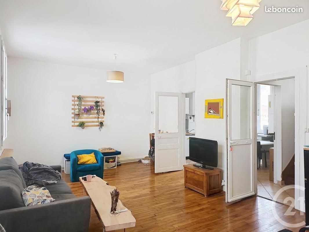 Moradia em banda T2 em Saint-Jean-de-la-Ruelle, France N.º 80553