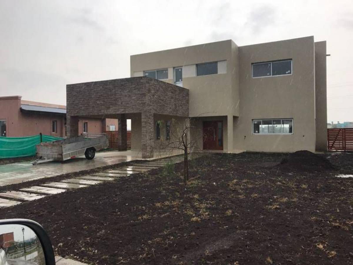 3 bedrooms House in Tigre, Argentina No. 70272