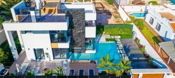 3 غرف نوم فيلا في Torrevieja, Spain رقم 290339 15