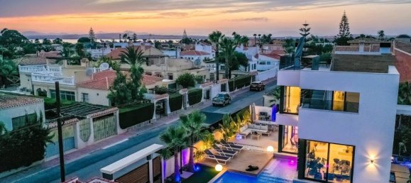 3 غرف نوم فيلا في Torrevieja, Spain رقم 290339 14