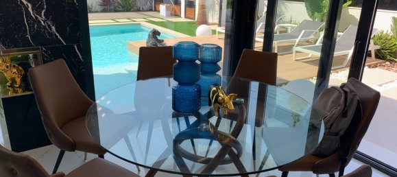 3 غرف نوم فيلا في Torrevieja, Spain رقم 290339 5