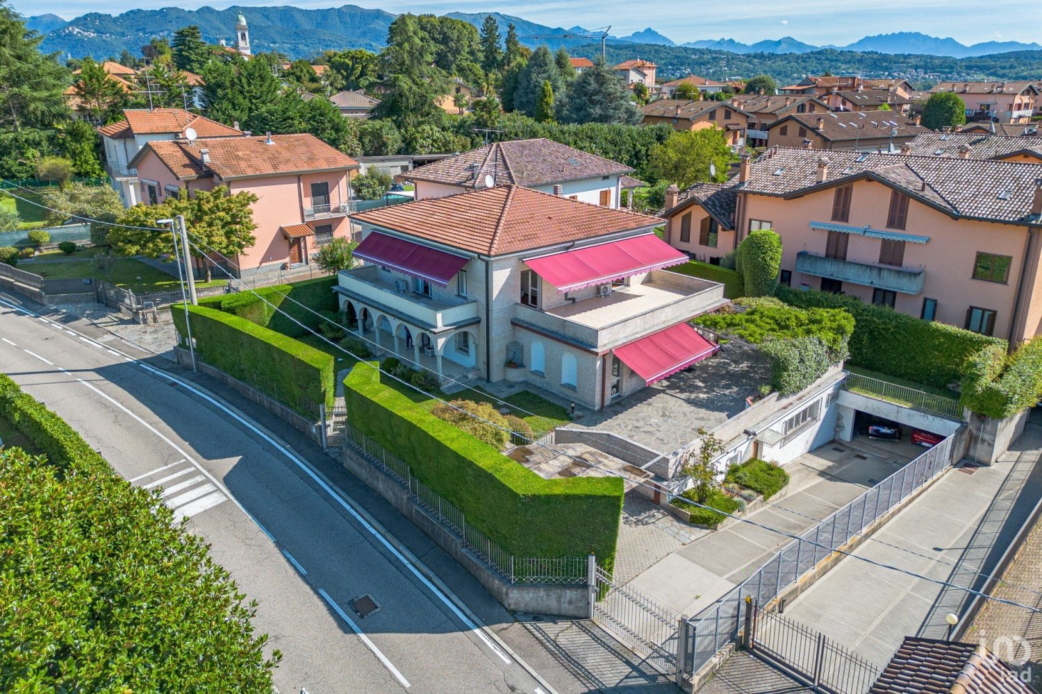 4 chambres Villa à Casnate con Bernate, Italy No. 367030