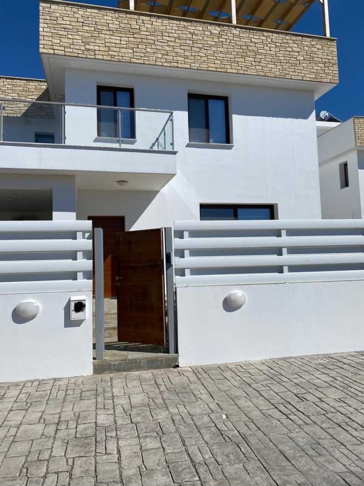 4 bedrooms Villa in Pegeia, Cyprus No. 20466