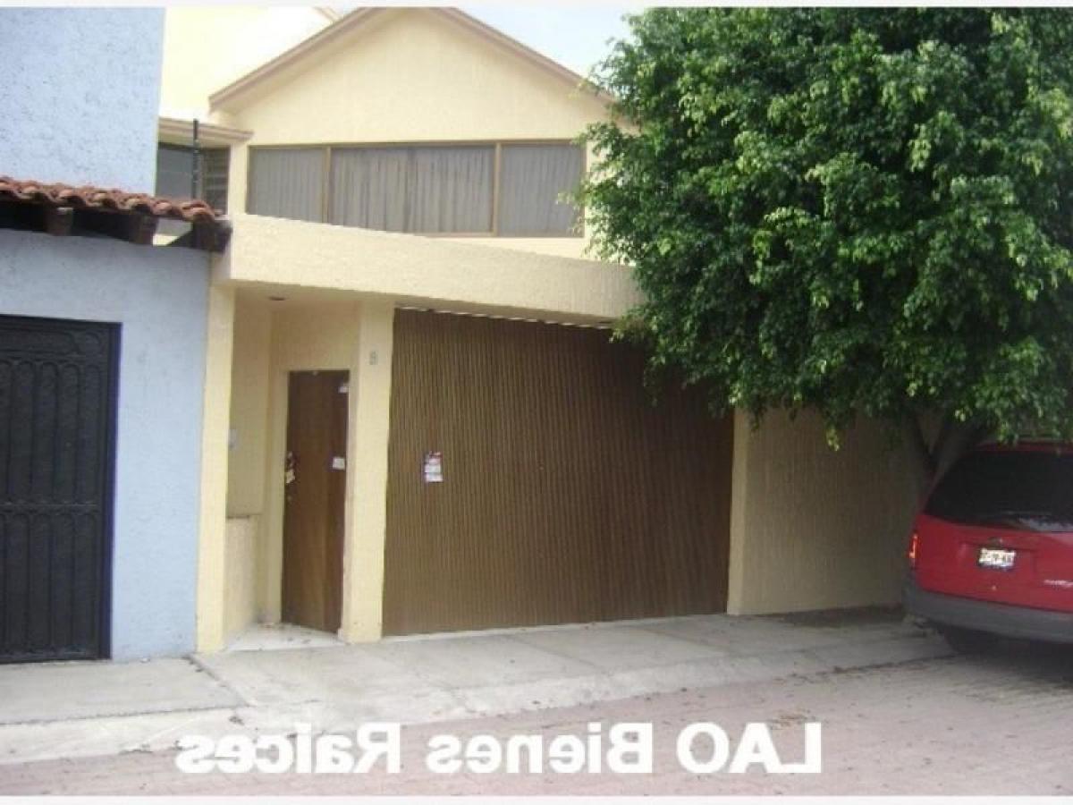 Casa de 3 dormitorios en Querétaro, Mexico No. 182577