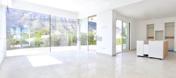 4 bedrooms Villa in Denia, Spain No. 2507 3