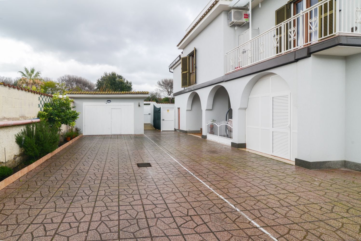 4 rooms Apartment in Rome, Italy No. 16018