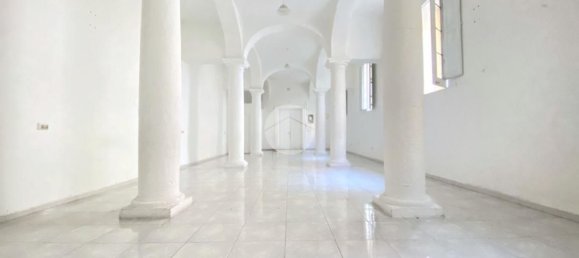 5-Zimmer Wohnung in Naples, Italy, Nr. 31603 2