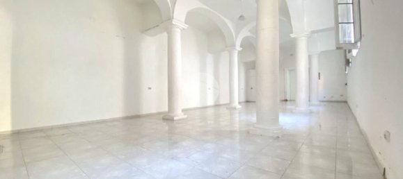 5-Zimmer Wohnung in Naples, Italy, Nr. 31603 4