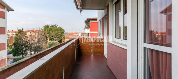 4 rooms Apartment in Novate Milanese, Italy No. 33734 9