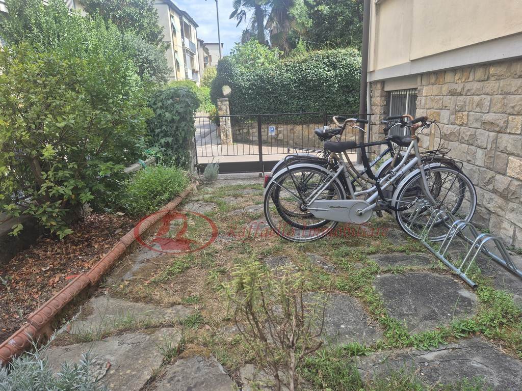 3 rooms Apartment in Florence, Italy No. 324539