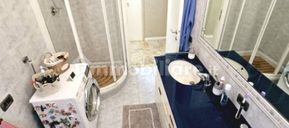 Apartamento de 2 dormitorios en Rozzano, Italy No. 61013 21