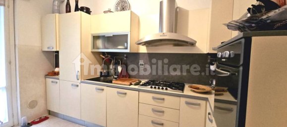 Apartamento de 2 dormitorios en Rozzano, Italy No. 61013 2