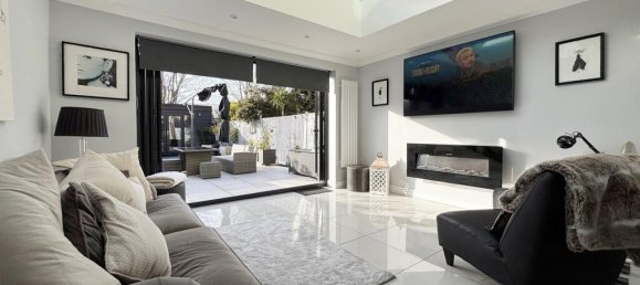 4 bedrooms Townhouse in Langley Park, United Kingdom No. 1122 2