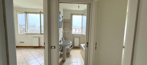 3 rooms Apartment in Bagnolo Mella, Italy No. 235106 3