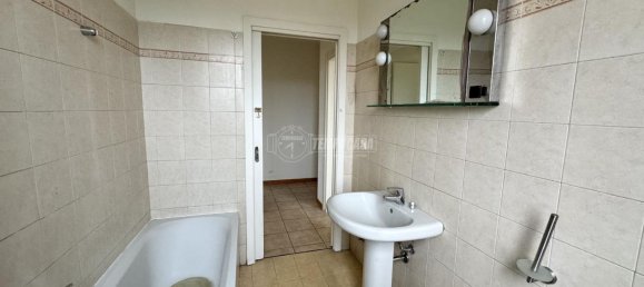 3 rooms Apartment in Bagnolo Mella, Italy No. 235106 20