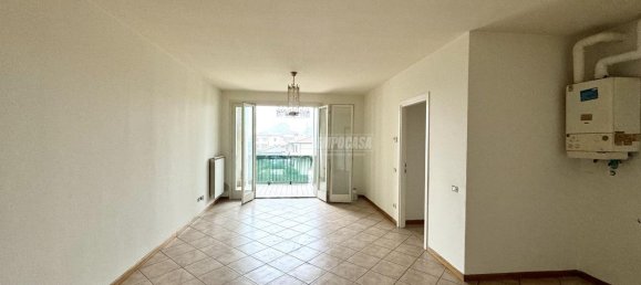 3 rooms Apartment in Bagnolo Mella, Italy No. 235106 5