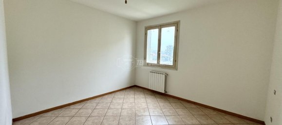 3 rooms Apartment in Bagnolo Mella, Italy No. 235106 2