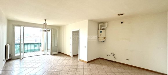 3 rooms Apartment in Bagnolo Mella, Italy No. 235106 7
