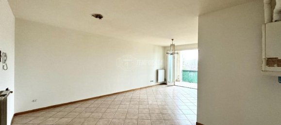 3 rooms Apartment in Bagnolo Mella, Italy No. 235106 4