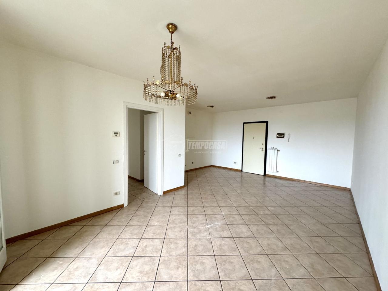 3 rooms Apartment in Bagnolo Mella, Italy No. 235106