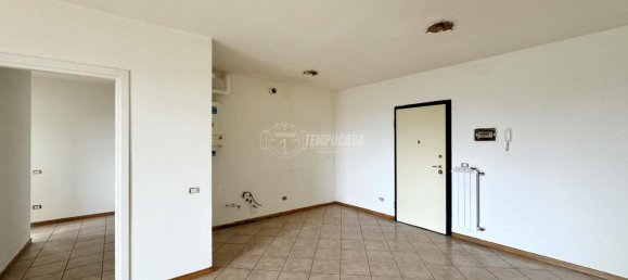3 rooms Apartment in Bagnolo Mella, Italy No. 235106 9