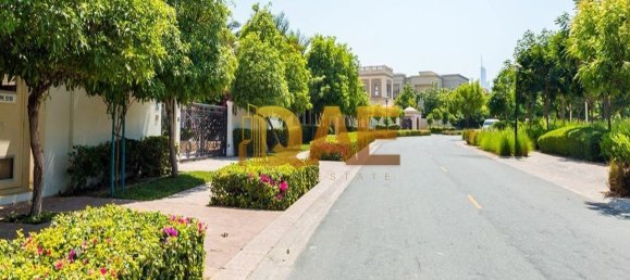 7 bedrooms Villa in Emirates Hills, UAE No. 4636 16