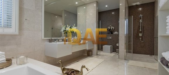 7 bedrooms Villa in Emirates Hills, UAE No. 4636 12