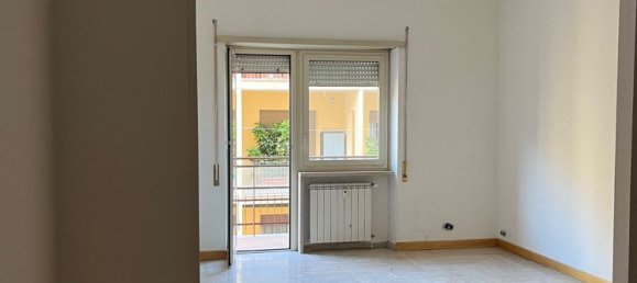 4 rooms Apartment in Rome, Italy No. 204789 2