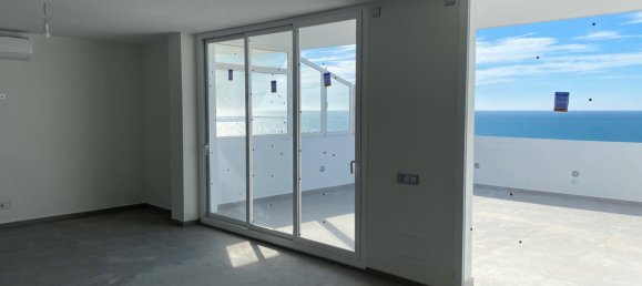 3 bedrooms Penthouse in Estepona, Spain No. 1402 5