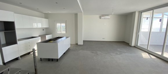 3 bedrooms Penthouse in Estepona, Spain No. 1402 6