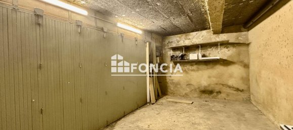  Garage in Avignon, France No. 349821 2