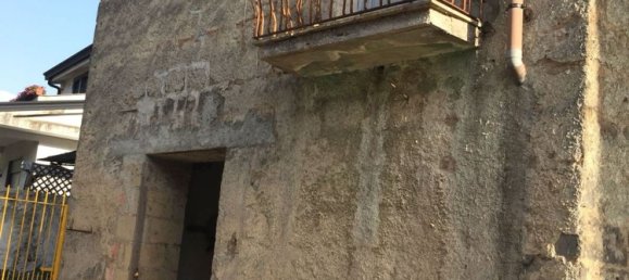 3 rooms House in Castel Morrone, Italy No. 255389 2