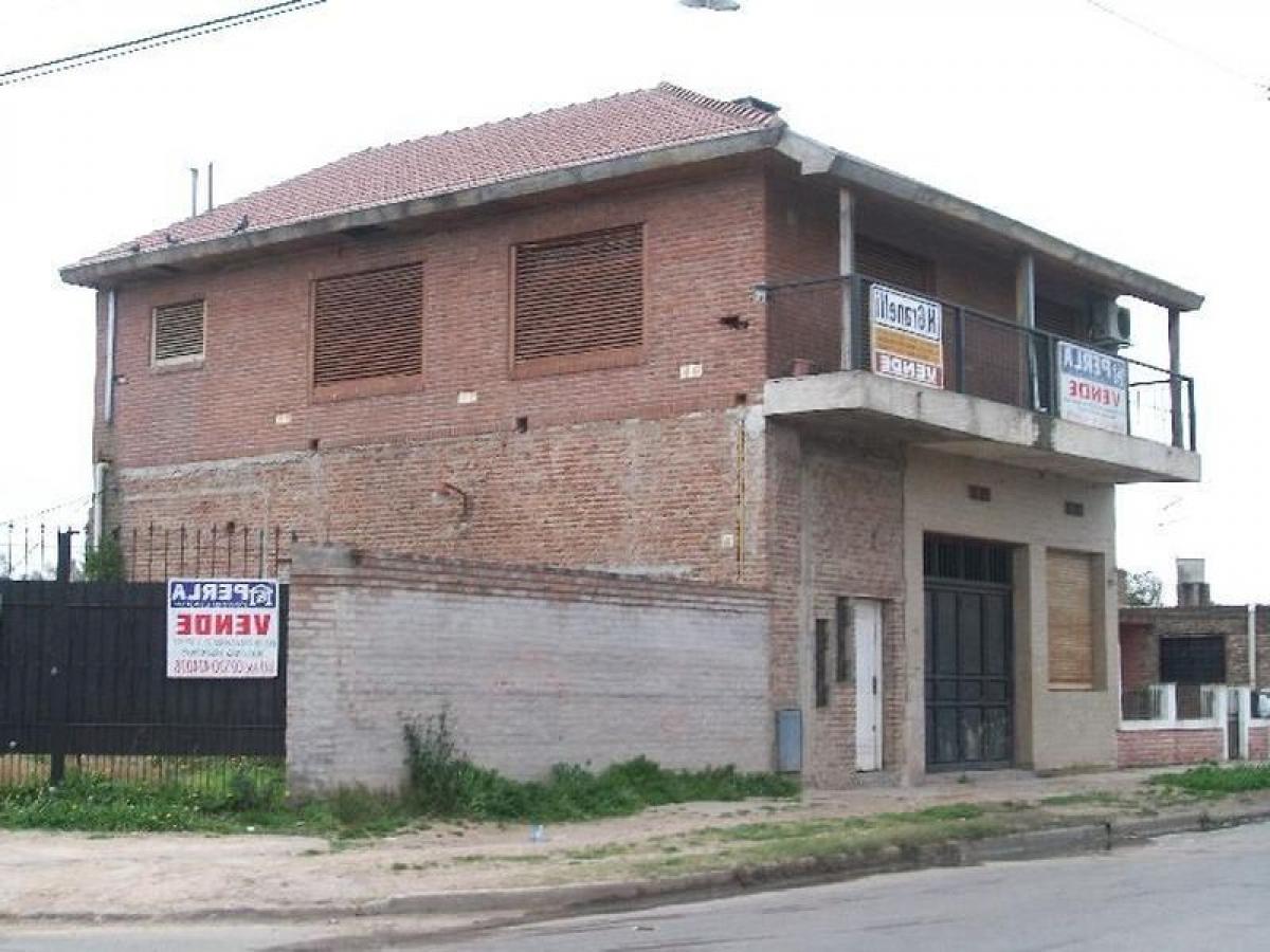 2 bedrooms House in Malvinas Argentinas, Argentina No. 79389