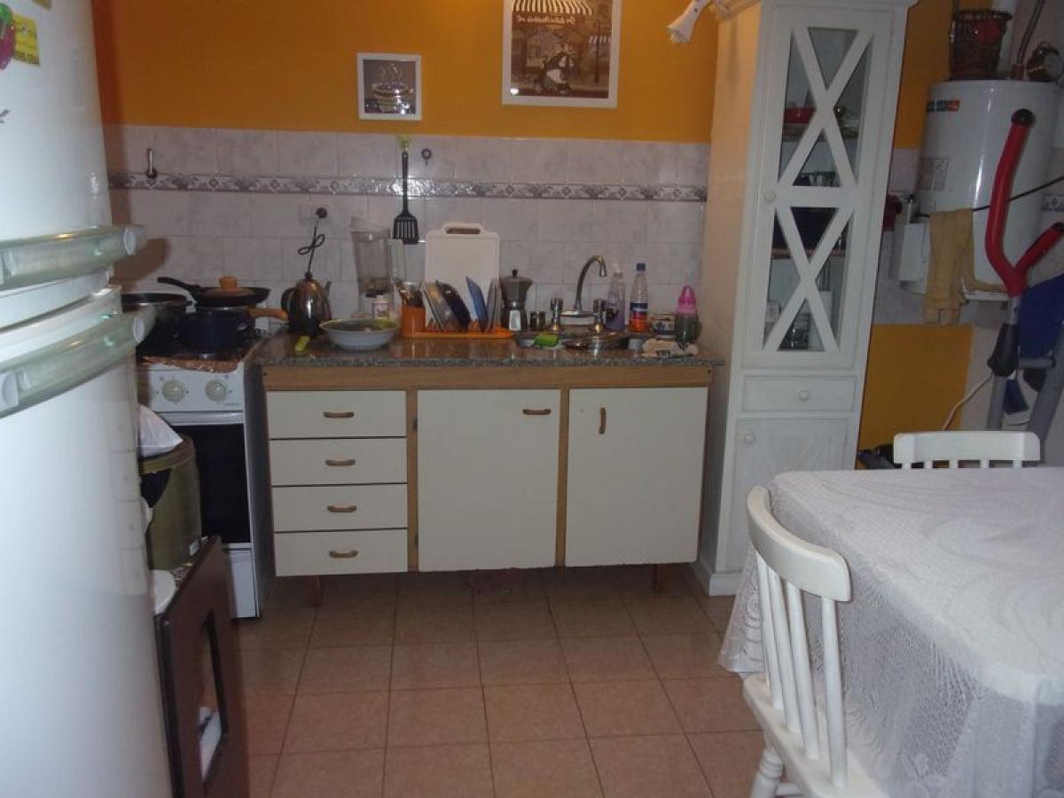 2 bedrooms House in Hurlingham, Argentina No. 6711
