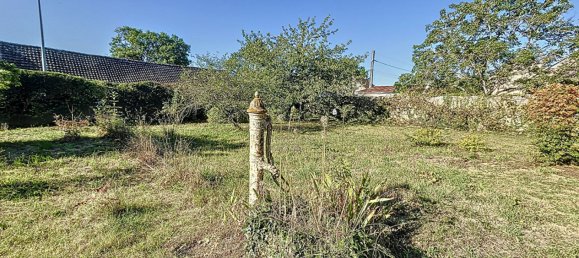  Land in Blere, France No. 247944 5