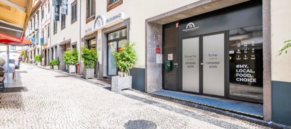 160m² Commercial property in Funchal, Portugal No. 140733 13