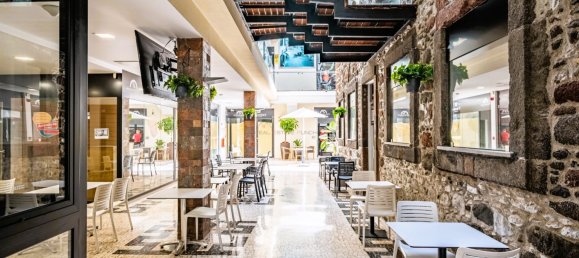 160m² Commercial property in Funchal, Portugal No. 140733 15