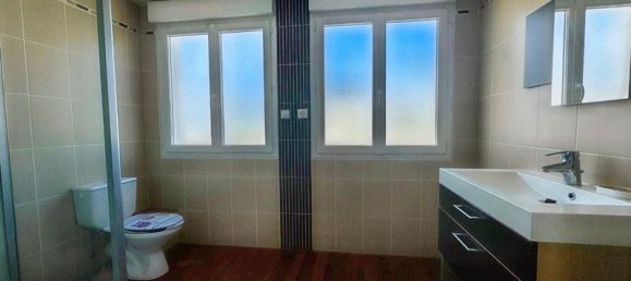 4 bedrooms House in Saint-Cyr-sur-Loire, France No. 41480 8