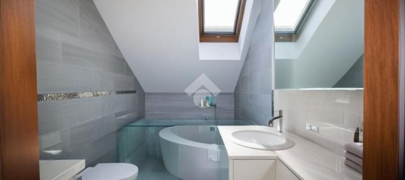 6 Schlafzimmer Haus in Cassano Magnago, Italy, Nr. 372611 27