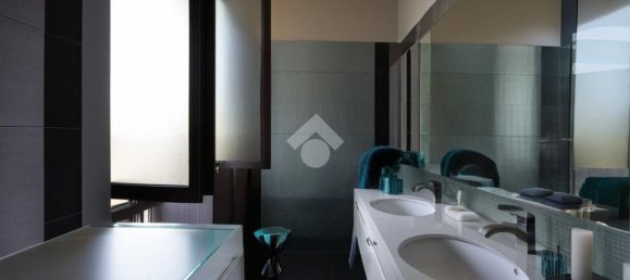 6 Schlafzimmer Haus in Cassano Magnago, Italy, Nr. 372611 16