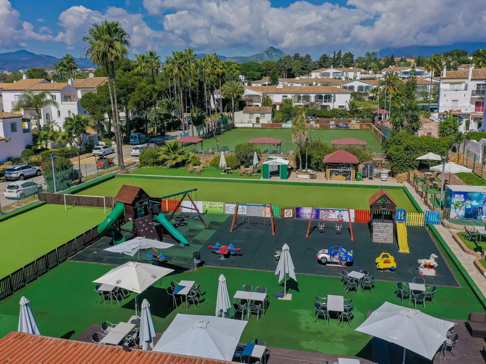 Propiedad comercial en Estepona, Spain No. 275485