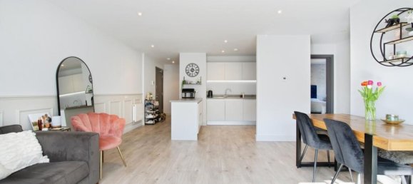 2 bedrooms Apartment in Kenley, United Kingdom No. 8056 6