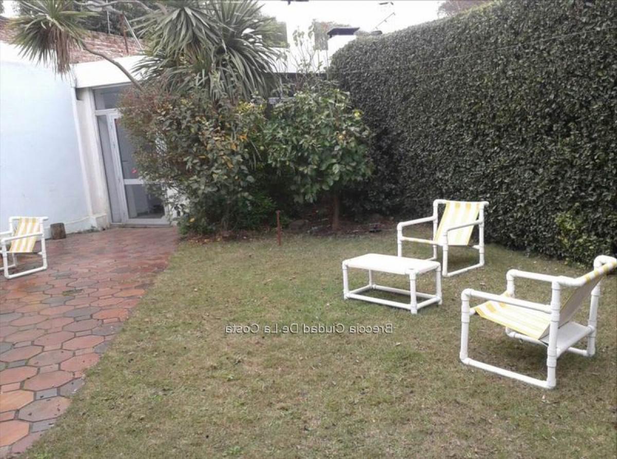 4 bedrooms House in Montevideo, Uruguay No. 5539